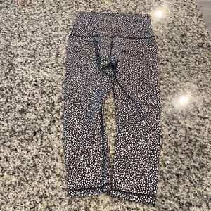 Lululemon Athletic Leggings. Size 5/6. Black and White Print. Soft material